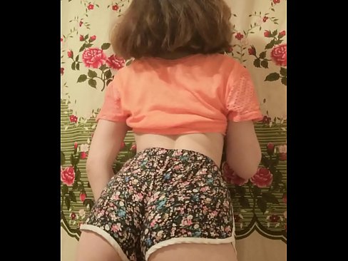 ❤️ Sexi mladá kočka si vyzlieka šortky pred kamerou ❤️  Sex na nás sk.hentaibar-com.ru ❤