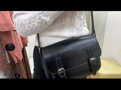 ❤️ Verejná masturbácia mladej sučky FeralBerry s robertkom v skúšobnej miestnosti ❤️  Sex na nás sk.hentaibar-com.ru ❤